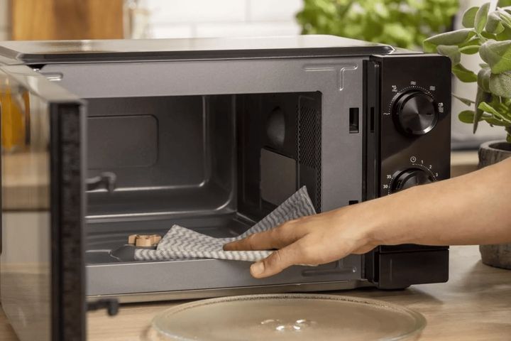Мікрохвильова піч Gorenje MO20CE1B5 747126 фото
