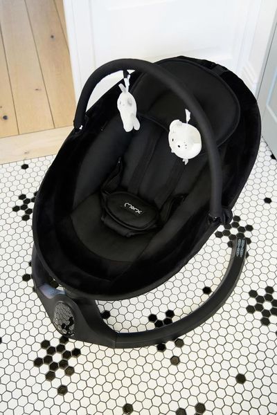 Електронний шезлонг-гойдалка MoMi KENANI ONYX для немовлят до 9 кг W25-ED8612 фото