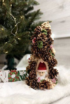 Декоративна ялинка зі шишок із Сантою 36 см DEC-SANTA-TREE фото
