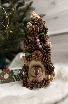 Декоративна ялинка зі шишок з оленятком DEC-DEER-TREE фото